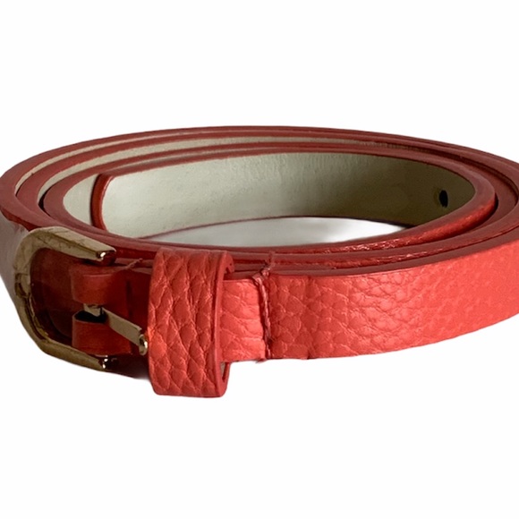1/2” TEXTURED RED SKINNY BELT - Picture 3 of 12